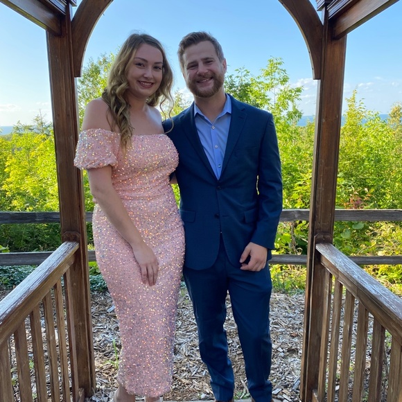 Meet your Posher, Amanda - Picture 1 of 3